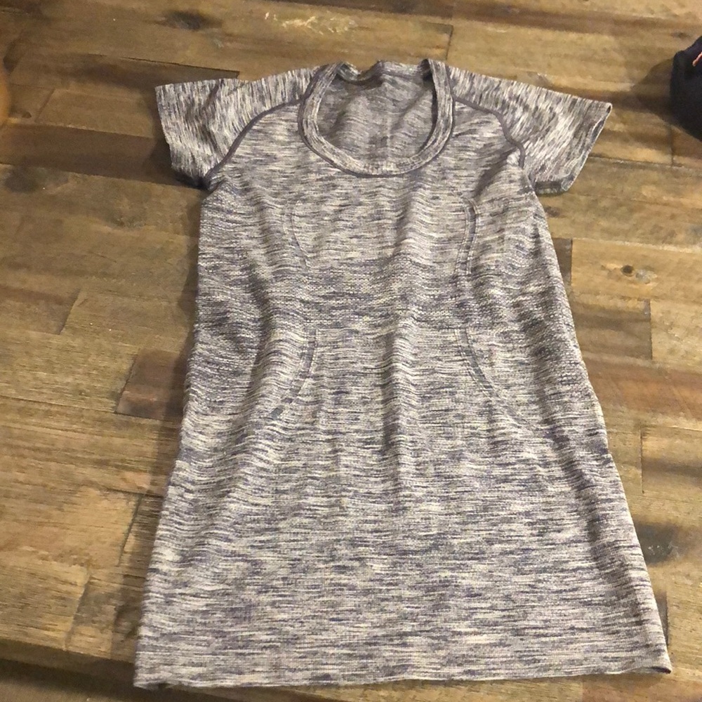Size 4 rare color swiftly tech tee great condition